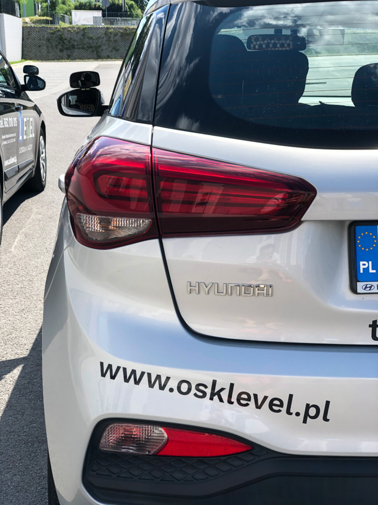 tył samochodu z bliska szkoła jazdy level lublin